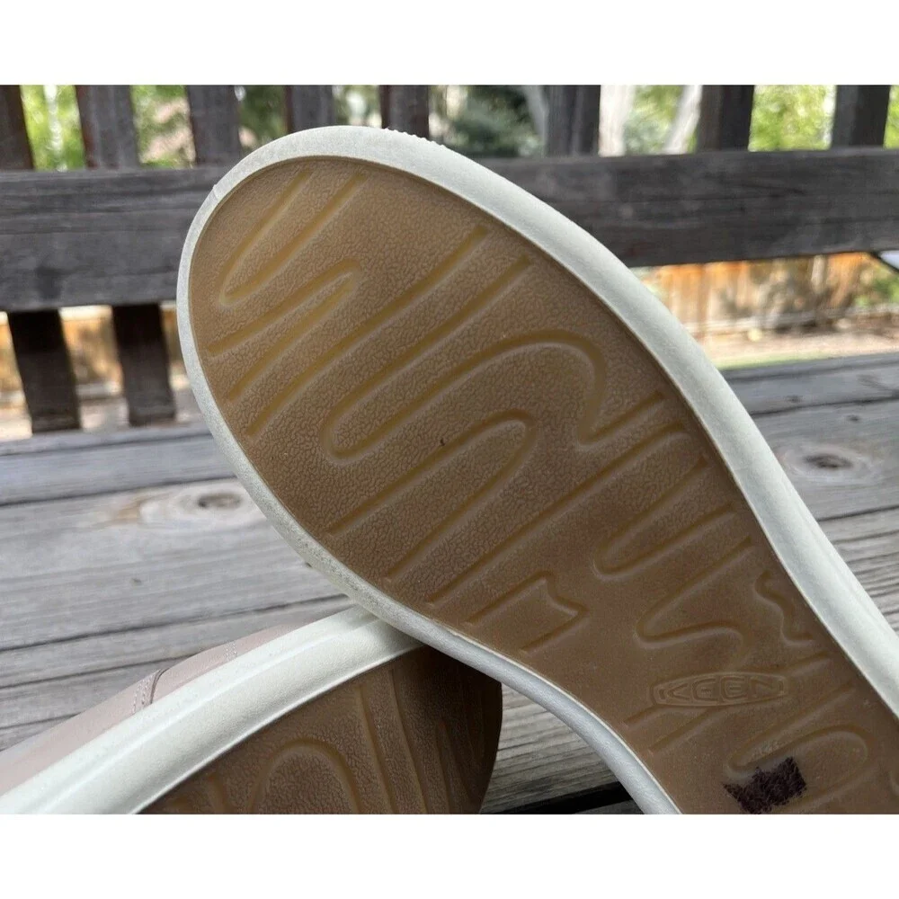 Keen lorelai women